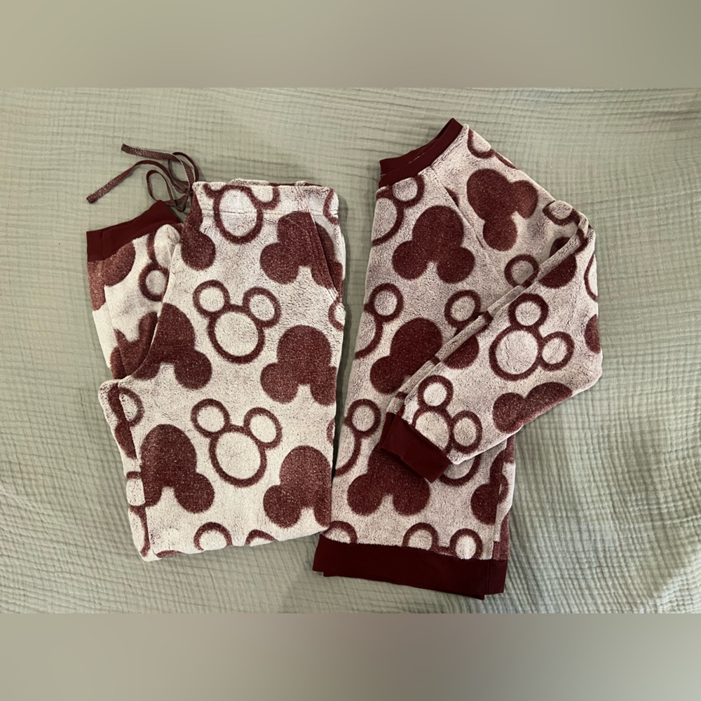 Cozy Mickey Mouse Lounge Set